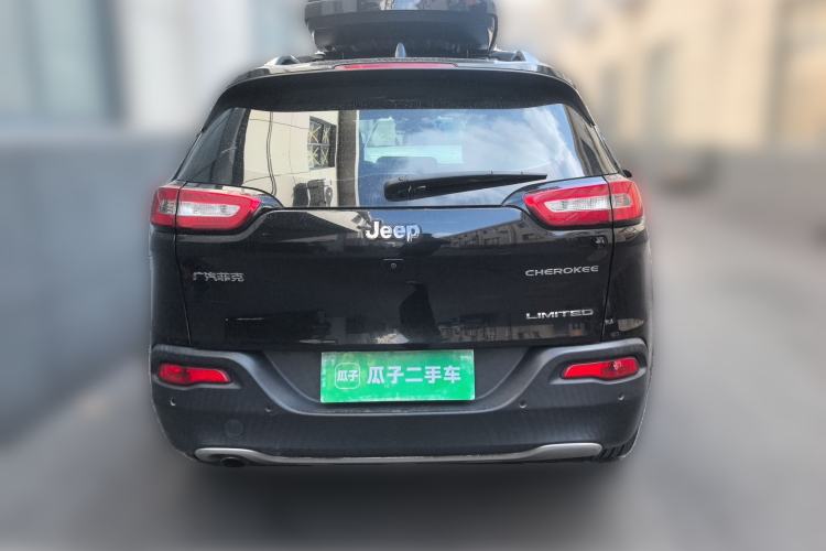 Used Jeep Cherokee 2017 2.0L Superior Edition
