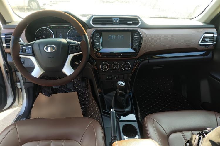 Used Great Wall Wingle 6 2017 2.4L Gasoline Two-Wheel Drive Elite Version 4G69
