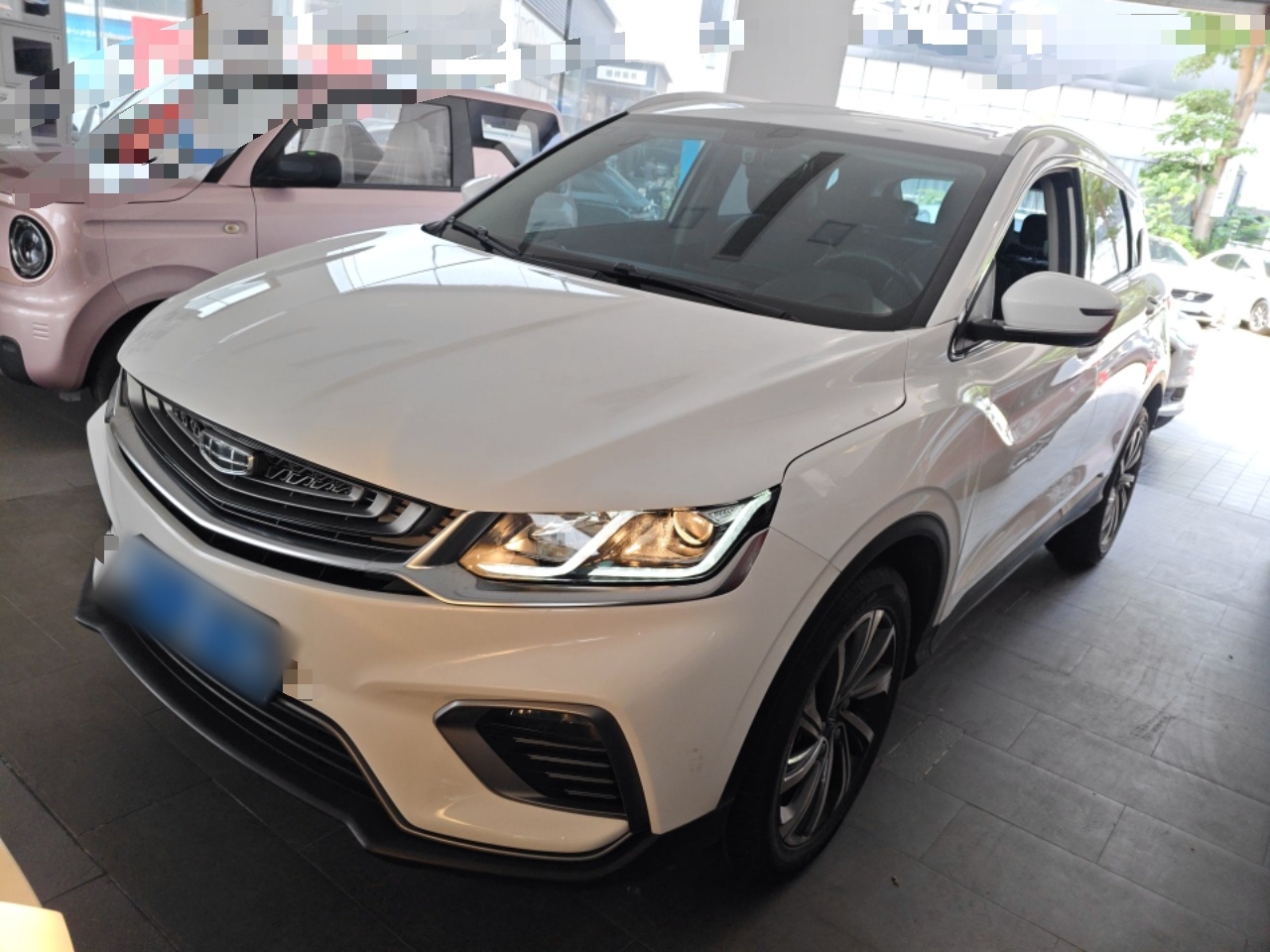 Под передней частью автомобиля