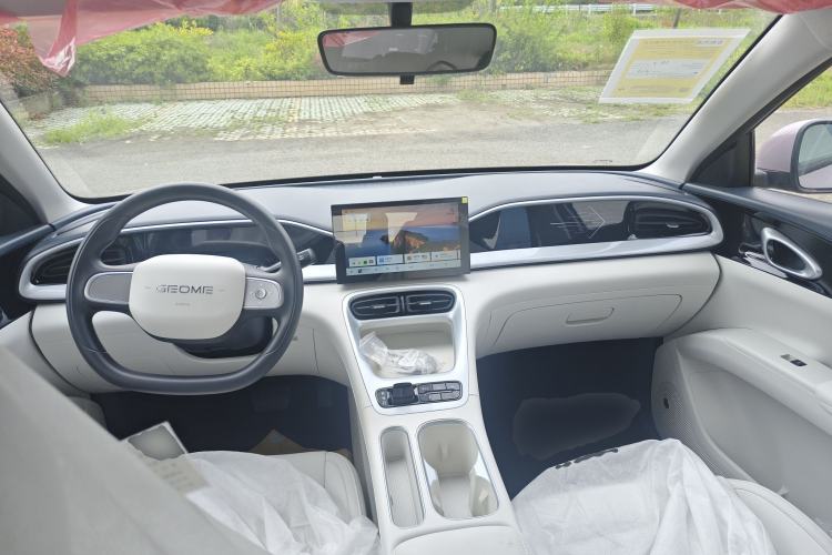 Used Geely Galaxy Geome 2026 Model 410km Carefree Edition Center Console