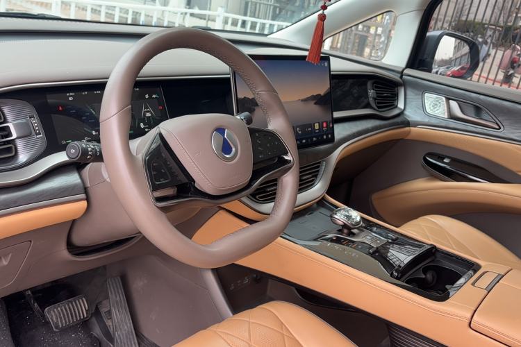 Used Denza D9 2022 DM-i 1040 Prestige Model