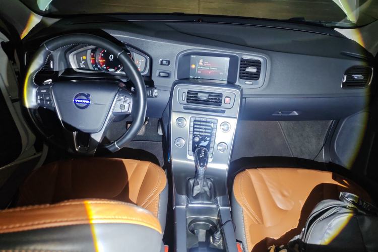 Used Volvo V60 2015 T5 Zhiya Edition