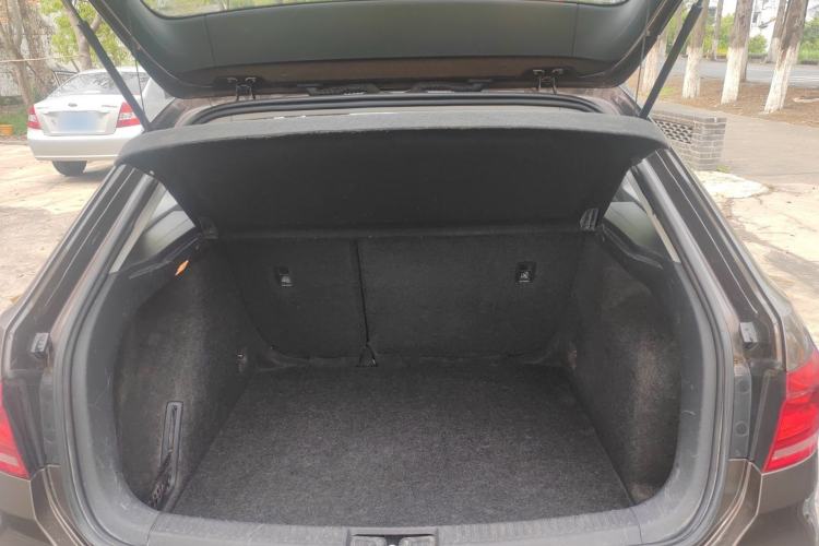 Used Volkswagen Gran Lavida 2013 1.6L Automatic Comfort Model Trunk