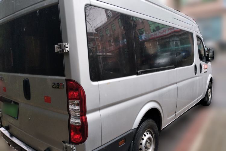 Used Dongfeng Yufeng 2021 2.3T Power King Front-Drive Logistics Van Long Wheelbase Mid-Roof 6–9 Seats China VI Standard M9T Rear Right 45 Deg