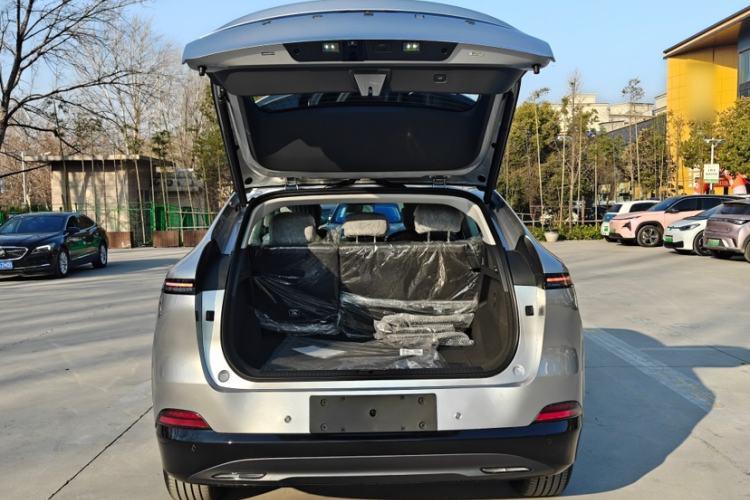 Used XPeng G6 2025 625 Long-Range Max Tech Edition Exterior 4