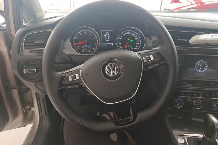 Used Volkswagen Golf 2017 230TSI Automatic Luxury Million-Vehicle Commemorative Edition Steering Wheel