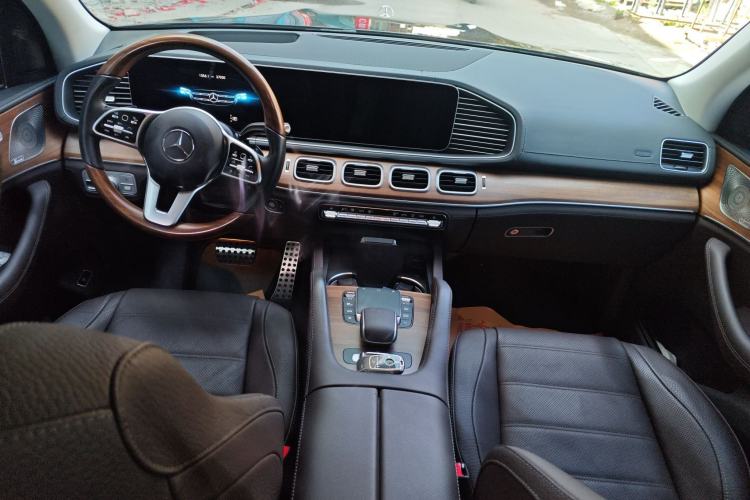 Used Mercedes-Benz GLS 2023 GLS 450 4MATIC Luxury Model Center Console