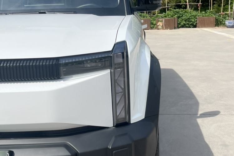 Used iCAR 03 2024 401km Two-Wheel Drive Standard Advanced Version Exterior 11