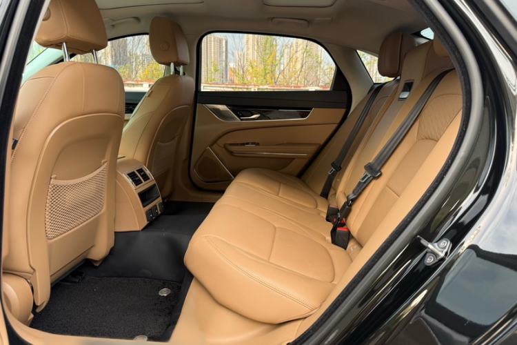 Used Jaguar XFL 2025 Model—2.0T P250, Two-Wheel Drive, Premium Luxury Edition