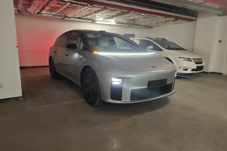 Used Li Auto i6 2025 Model Two-Wheel-Drive Standard Type Front Right 45 Deg