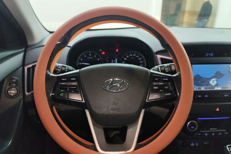 Used Hyundai ix25 2015 1.6L Automatic Two-Wheel-Drive Deluxe DLX Model
