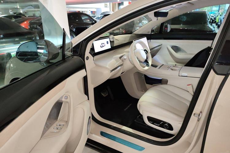 Used Hima Luxeed R7 2024 All-Electric 802 km Max
