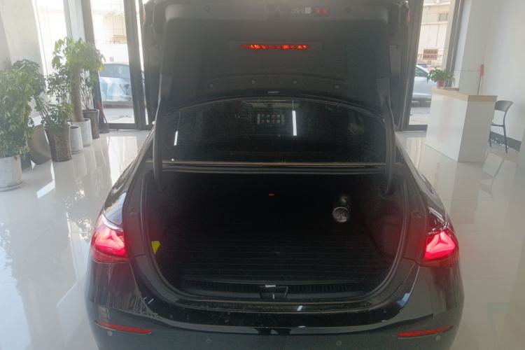 Used Mercedes-Benz E-Class New Energy 2024 E 350 e L Plug-in Hybrid Sedan Trunk