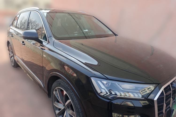 Used Audi Q7 2022 55 TFSI quattro S line Sport model
