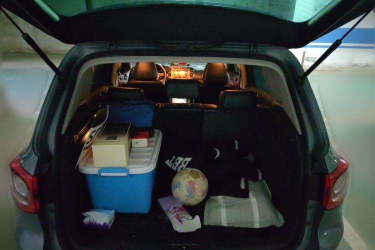 Used Volkswagen Tiguan 2010 2.0 TSI Automatic All-Wheel Drive Flagship Navigation Edition Trunk