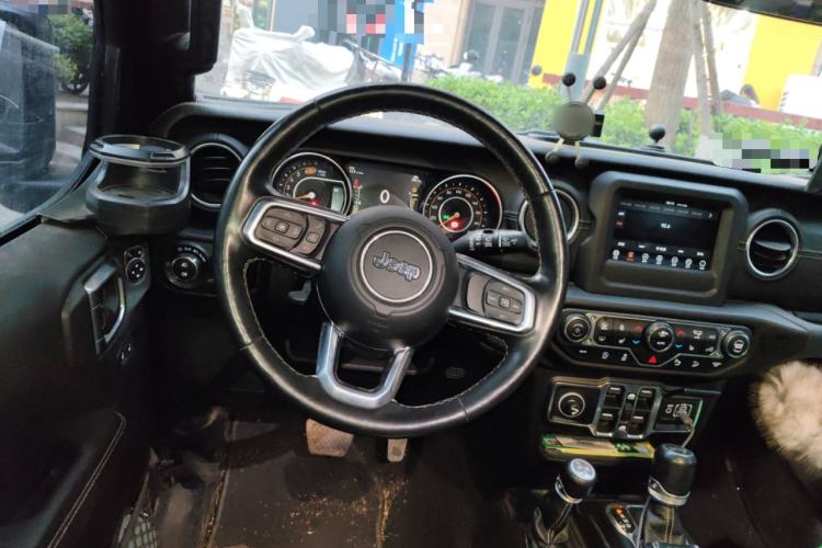 Used Jeep Wrangler 2019 2.0T Sahara Four-Door Version China VI Emission Standard