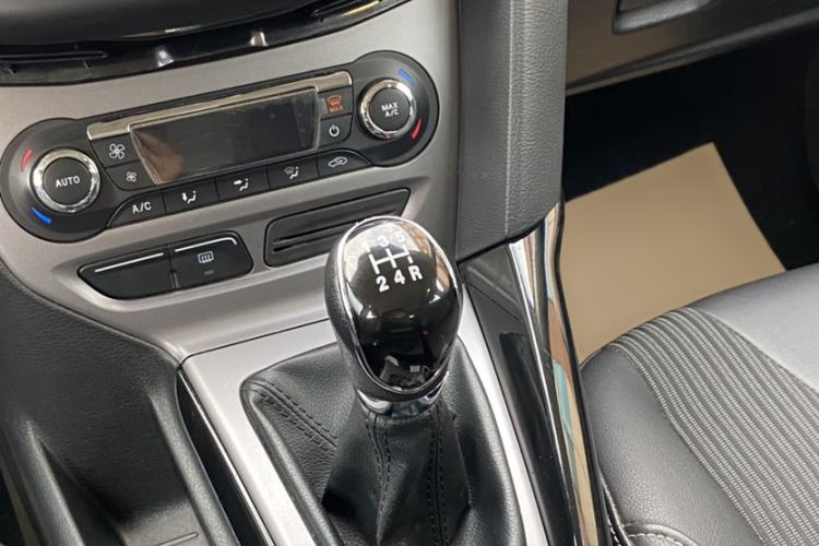 Used Ford Focus 2012 Hatchback 1.6L Manual Fashion Edition Gear Lever