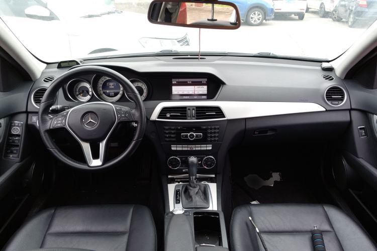 Used Mercedes-Benz C-Class 2011 C 200 Fashion Travel Edition Center Console