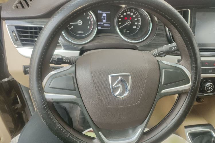 Used Baojun 730 2016 1.5T Manual Comfort Version 7 Seats