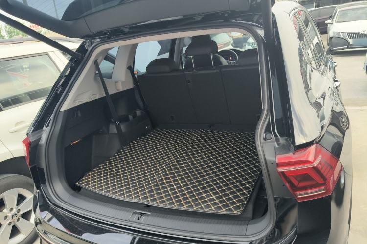 Used Volkswagen Tiguan L 2023 380TSI Automatic All-Wheel Drive R-Line Flagship 7-Seater Trunk