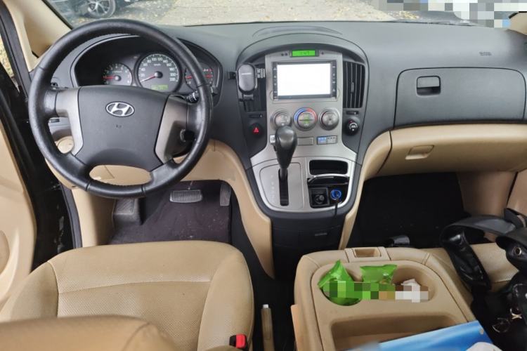 Used Hyundai H-1 Starex 2011 2.4L Luxury Edition Center Console