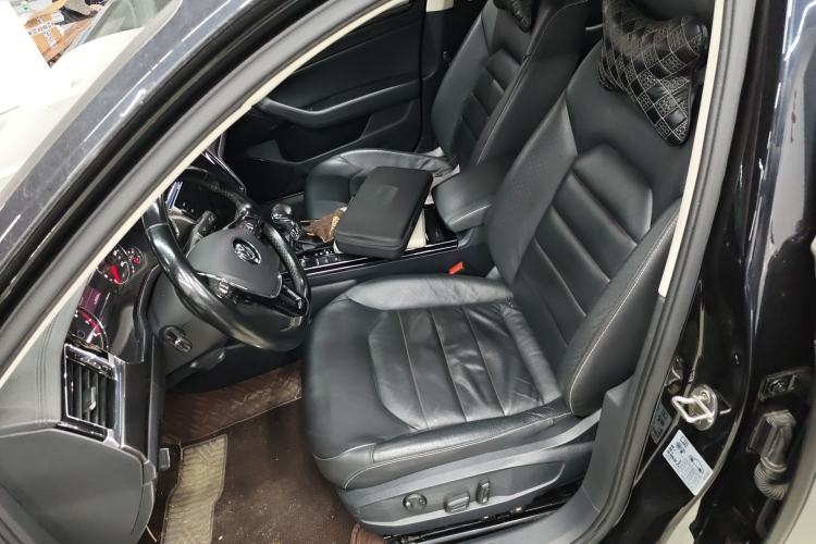 Used Volkswagen Phideon 2018 Revised Version 380TSI Two-Wheel Drive Business Edition Left Front Seat