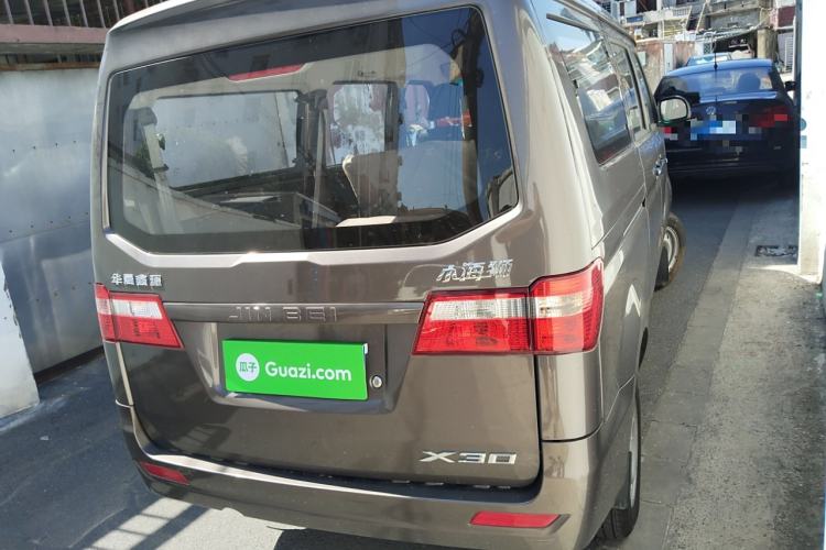 Used Jinbei Hiace X30 2023 1.5L Wealthy-Style Passenger Van 5/6/7-Seater Non-Air-Conditioned Version SWC15M
