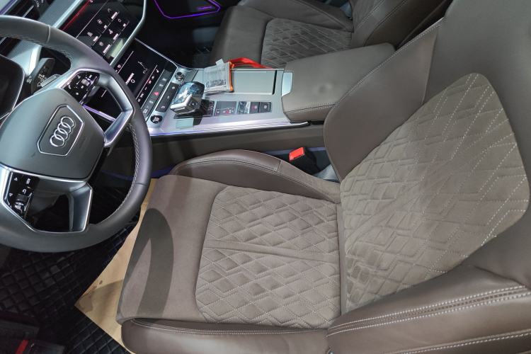 Used Audi A7L 2024 45TFSI quattro S-line Visionary Edition Flow Crystal Package Left Front Seat