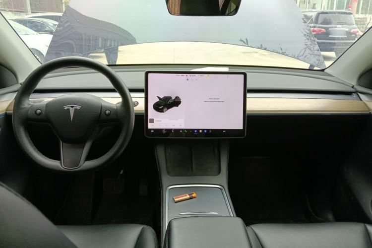 Used Tesla Model Y 2021 Standard Range Rear-Wheel Drive Version Center Console