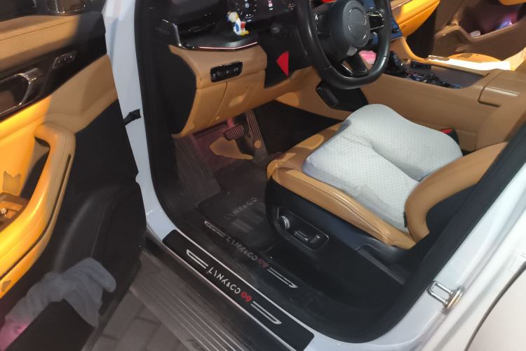 Used Lynk & Co 09 2021 2.0T Halo Six-Seater
