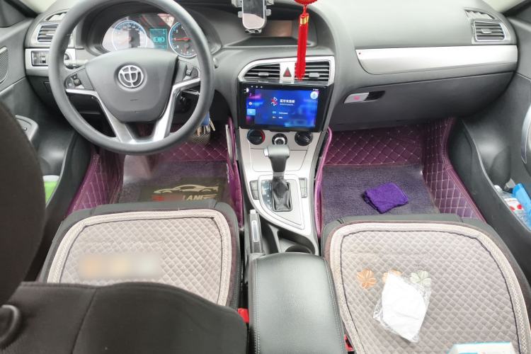 Used Brilliance H530 2017 1.6L Automatic Comfort Model Center Console