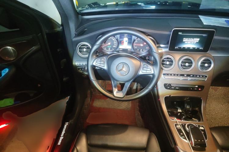 Used Mercedes-Benz GLC 2019 GLC 300 L 4MATIC Dynamic Model Steering Wheel