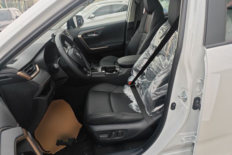 Used Toyota Wildlander 2024 2.0L CVT Two-Wheel Drive Luxury PLUS Edition Left Front Seat