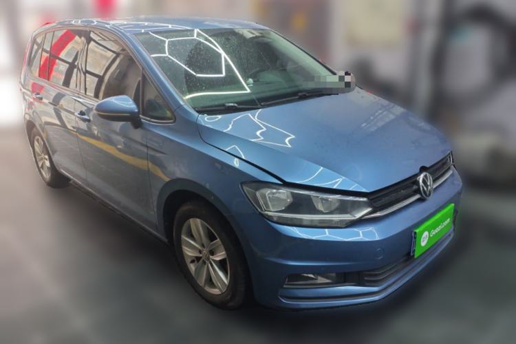 Used Volkswagen Touran 2016 Volkswagen Touran L 280TSI Manual Trend Edition Front Right 45 Deg