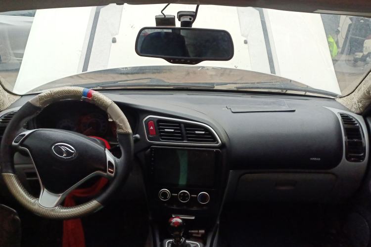 Used Soueast V3 Lingyue 2015 1.5L Manual Style Edition Center Console