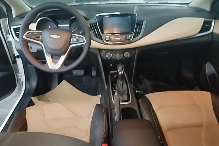 Used Chevrolet Monza 2020 320 Automatic Enjoyment Edition Center Console