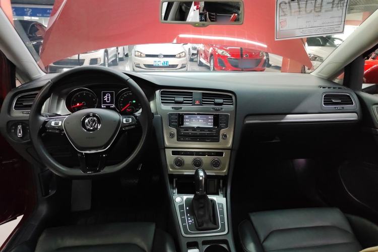 Used Volkswagen Golf 2015 1.4TSI Automatic Luxury Model Center Console