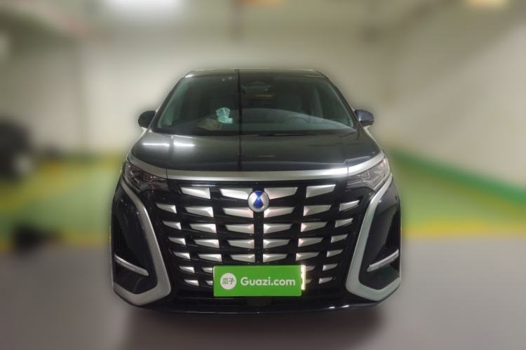 Used Denza D9 2022 DM-i 1040 Prestige Model
