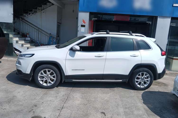 Used Jeep Cherokee 2016 2.0L Superior Edition