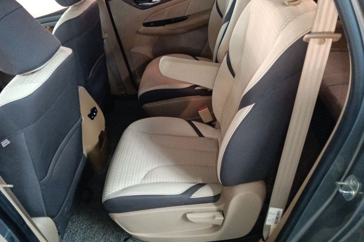 Used Baojun 730 2017 1.5T Manual Fashion Version 7 Seats China V Emission Standard