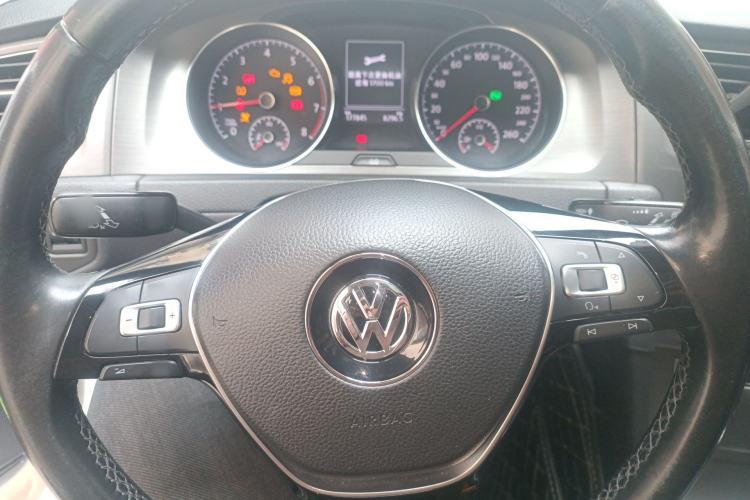 Used Volkswagen Golf 2014 1.4TSI Automatic Luxury Model Steering Wheel