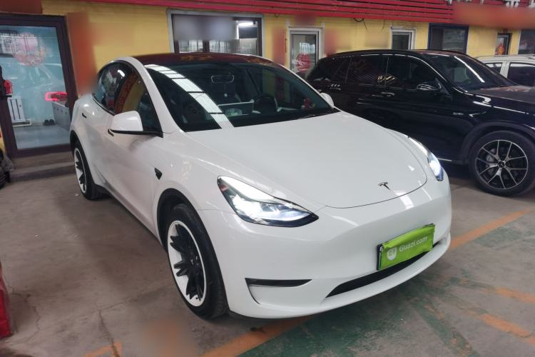 Used Tesla Model Y 2021 Long-Range All-Wheel-Drive Version Front Right 45 Deg