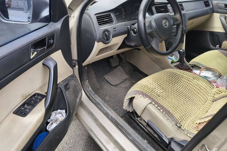 Used Skoda Rapid 2013 1.6L Automatic Smart Selection Model
