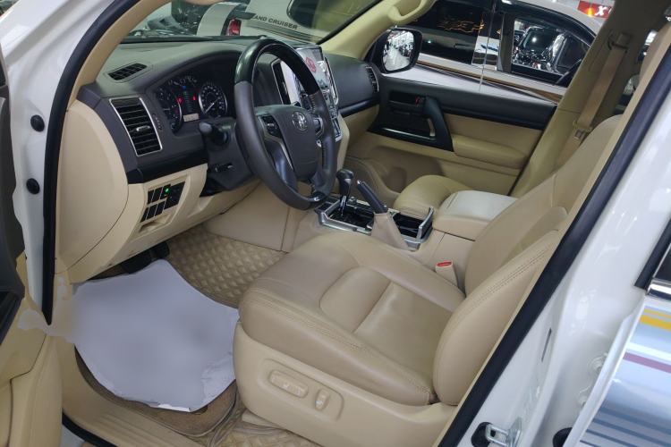 Used Toyota Land Cruiser 2017 4.0 GX-R Aluminum Wheels No Sunroof High-End Version—Middle East Market
