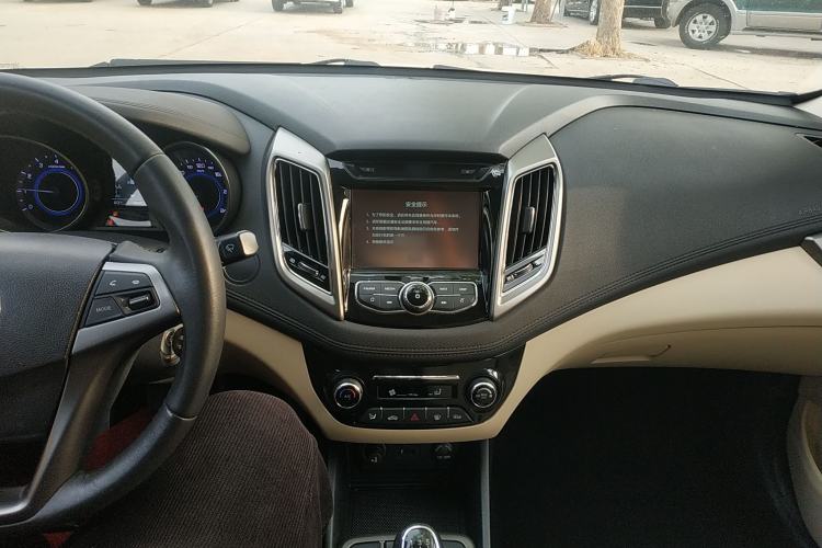 Used CHANGAN Eado 2016 1.6L Manual Fashion Edition Center Console