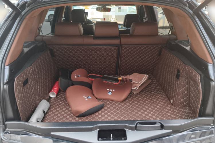 Used BMW X5 2011 xDrive35i Leading Model Trunk