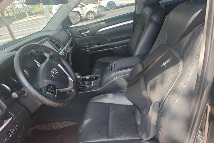 Used Toyota Highlander 2018 2.0T Four-Wheel Drive Luxury Edition 7 Seats China V Emission Standard Left Front Seat