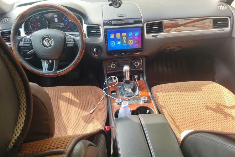 Used Volkswagen Touareg 2011 3.0 TDI Diesel Comfort Version Center Console