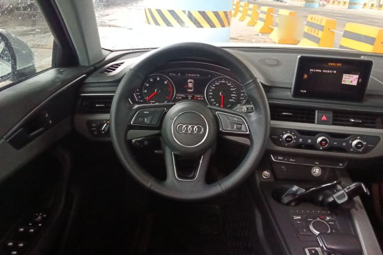 Used Audi A4L 2018 30th Anniversary Edition 40 TFSI Trendy Model Steering Wheel