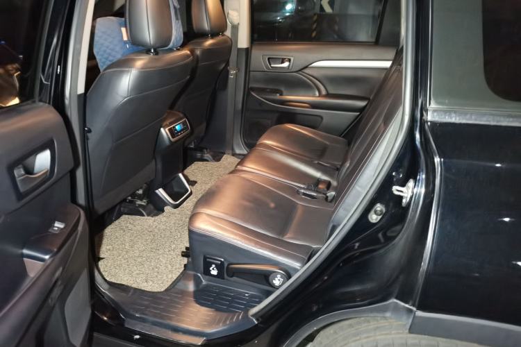 Used Toyota Highlander 2017 2.0T Four-Wheel Drive Luxury Edition 7 Seats Left Rear Seat